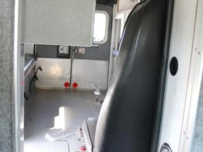 2007 Chevrolet G3500 Ambulance conversion 4