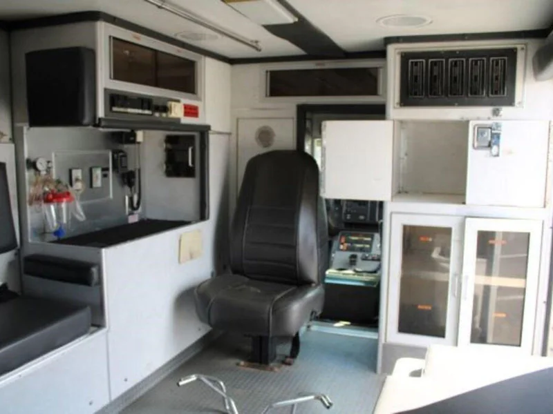 2007 Chevrolet G3500 Ambulance conversion 6