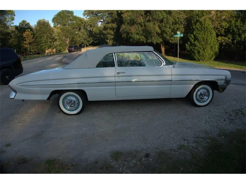 1961 Oldsmobile Dynamic 88 Base 10