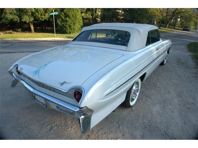 1961 Oldsmobile Dynamic 88 Base 19