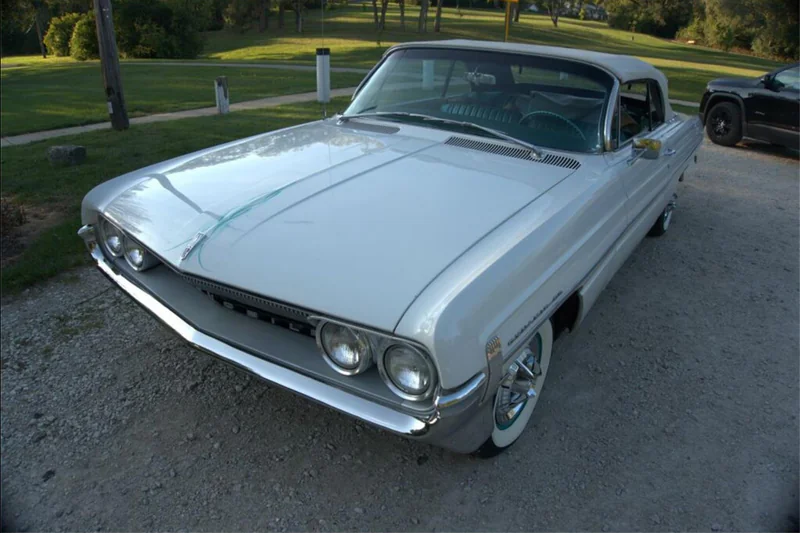 1961 Oldsmobile Dynamic 88 Base 8