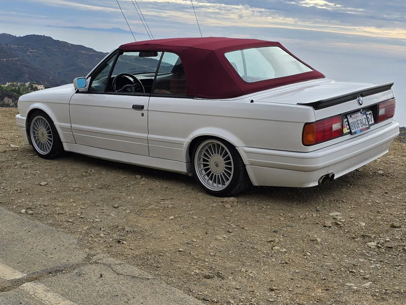 1992 BMW 318i Base 2