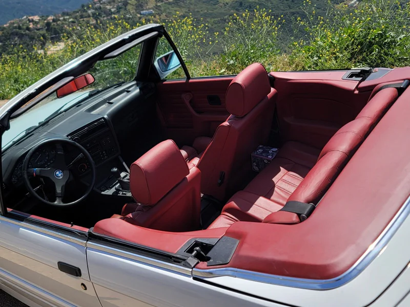 1992 BMW 318i Base 8