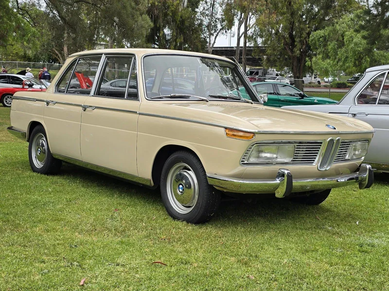1967 BMW 2000 in Los Angeles 4