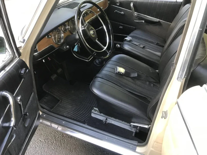 1967 BMW 2000 in Los Angeles 6