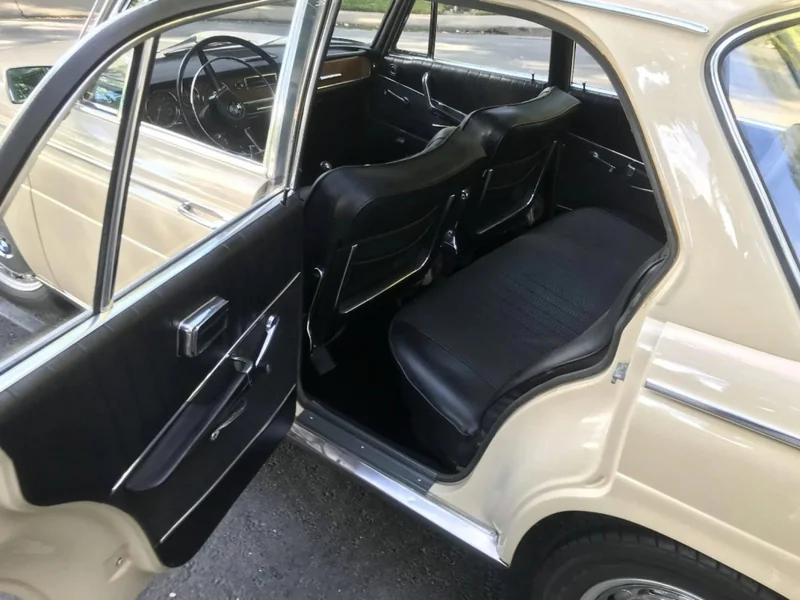 1967 BMW 2000 in Los Angeles 8