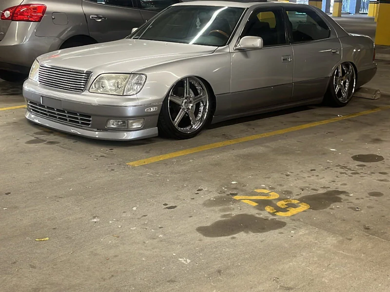 1998 Lexus LS400 Base 2