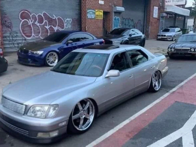 1998 Lexus LS400 Base 7