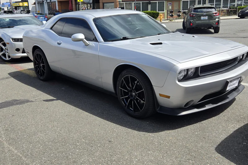 2012 Dodge Challenger SXT 6