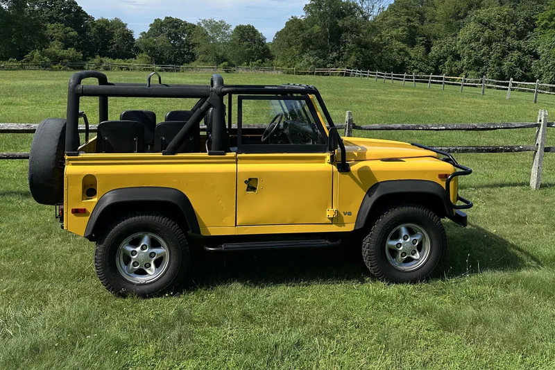 1995 Land Rover Defender 90 Base 9