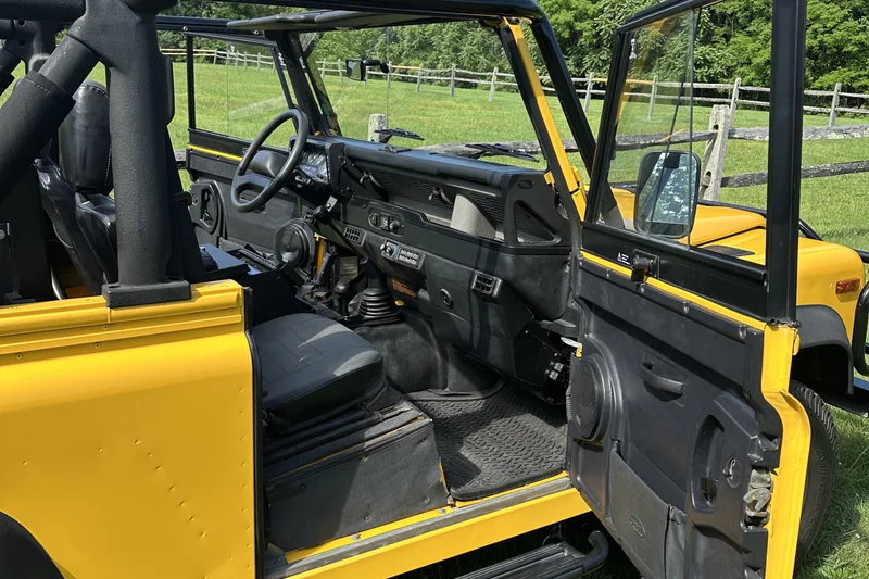 1995 Land Rover Defender 90 Base 11