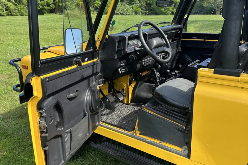 1995 Land Rover Defender 90 Base 12