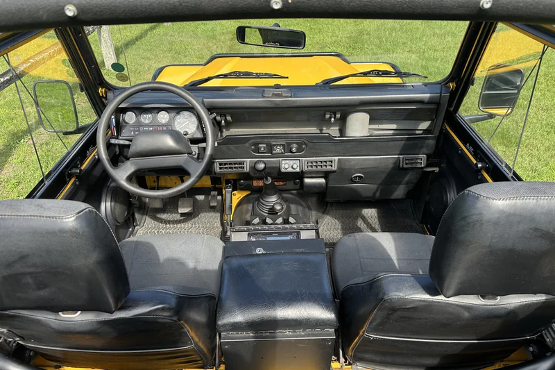1995 Land Rover Defender 90 Base 14