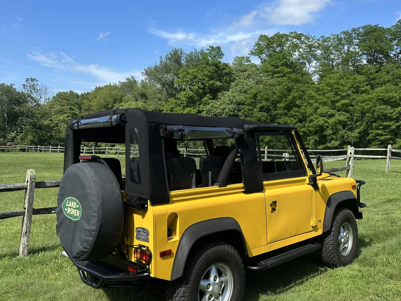 1995 Land Rover Defender 90 Base 16