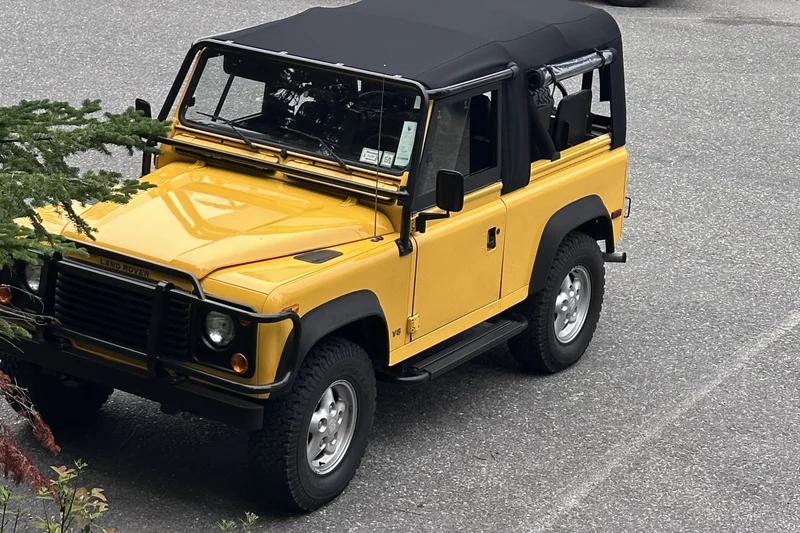 1995 Land Rover Defender 90 Base 19