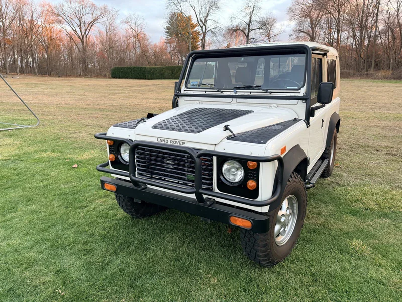 1994 Land Rover Defender 90 (Truck) Base 2