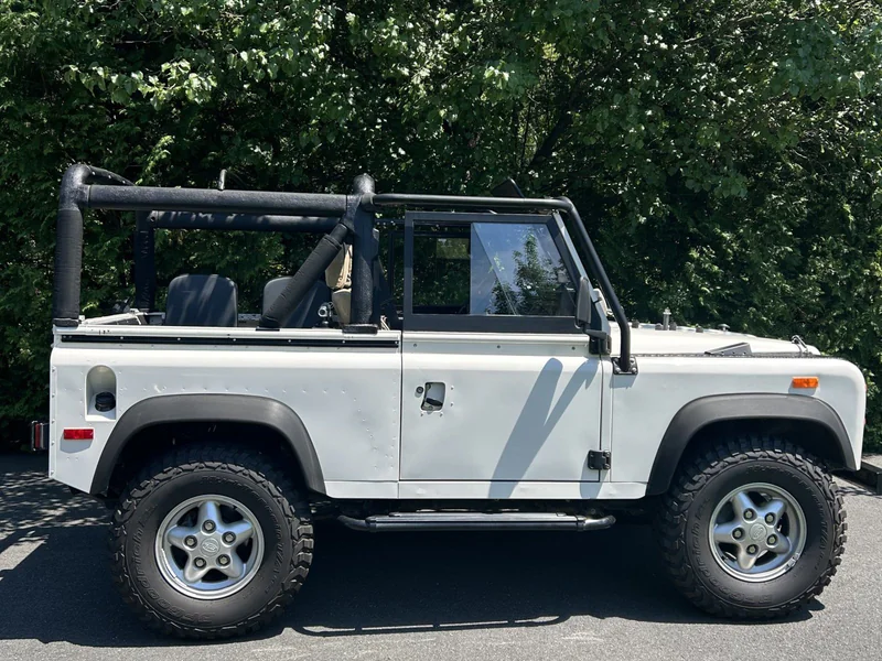 1994 Land Rover Defender 90 (Truck) Base 4