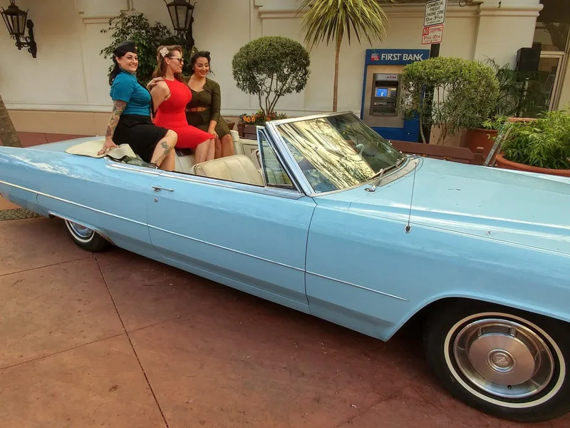 1966 Cadillac DeVille Base 2