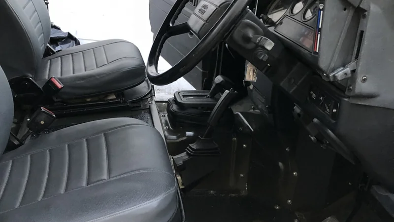 1987 Land Rover Defender 90 (Truck) 6