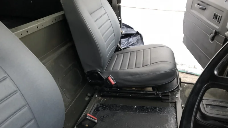 1987 Land Rover Defender 90 (Truck) 7