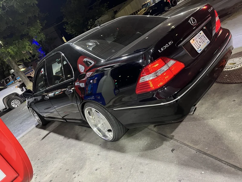 2004 Lexus LS430 Base 3