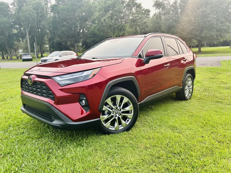 2023 Toyota RAV4 XLE Premium 3