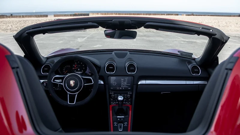 2017 Porsche 718 Boxster 11