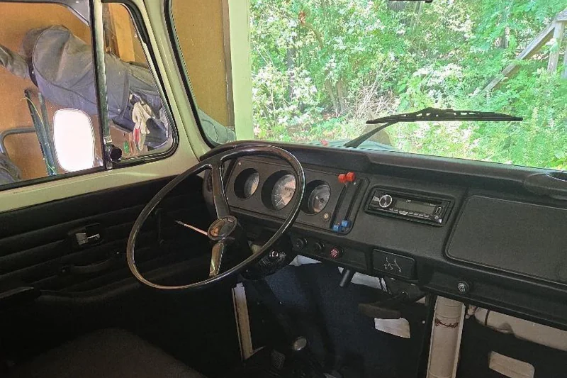 1972 Volkswagen Bus Transporter 3