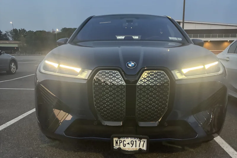 2024 BMW 325iX 3