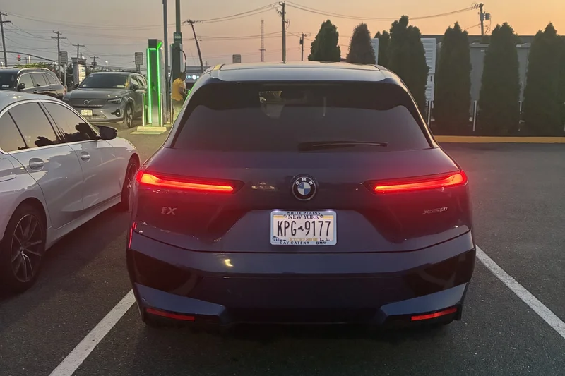 2024 BMW 325iX 4
