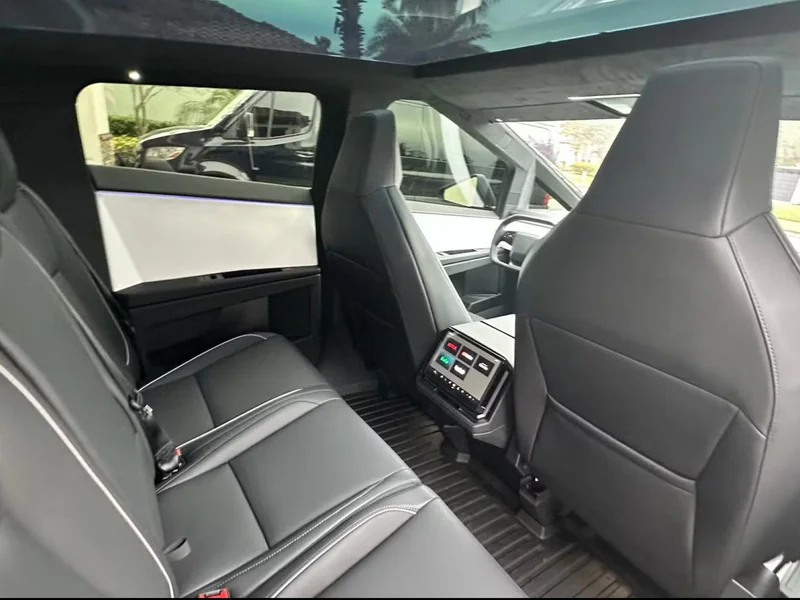 2024 Tesla Cybertruck All wheel drive 23