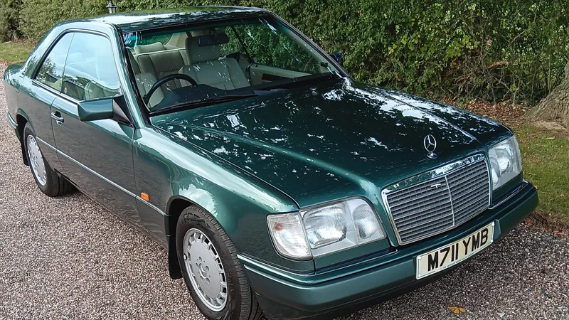 1994 Mercedes-Benz e220 in Wrexham 5