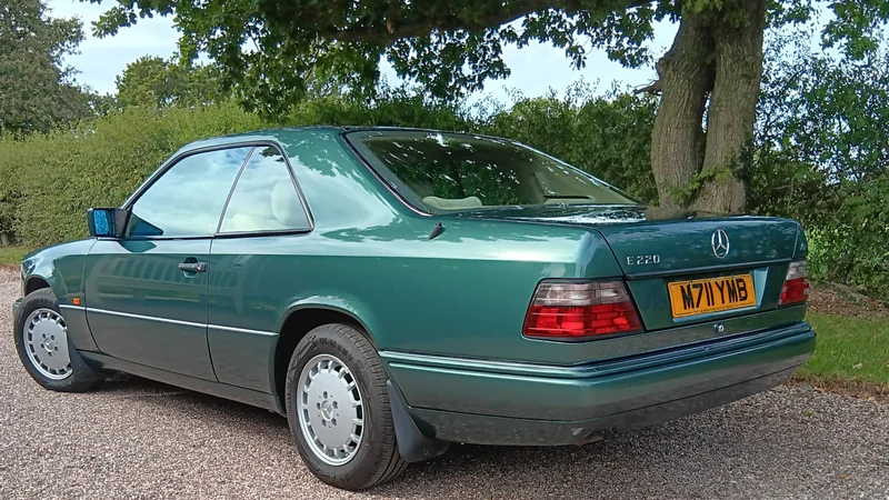 1994 Mercedes-Benz e220 in Wrexham 4