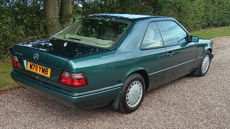 1994 Mercedes-Benz e220 in Wrexham 3