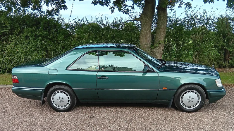 1994 Mercedes-Benz e220 in Wrexham 2