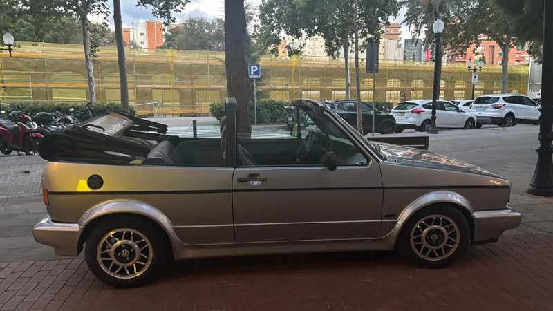 1986 Volkswagen Golf Cabrio Mk1 in Barcelona 4