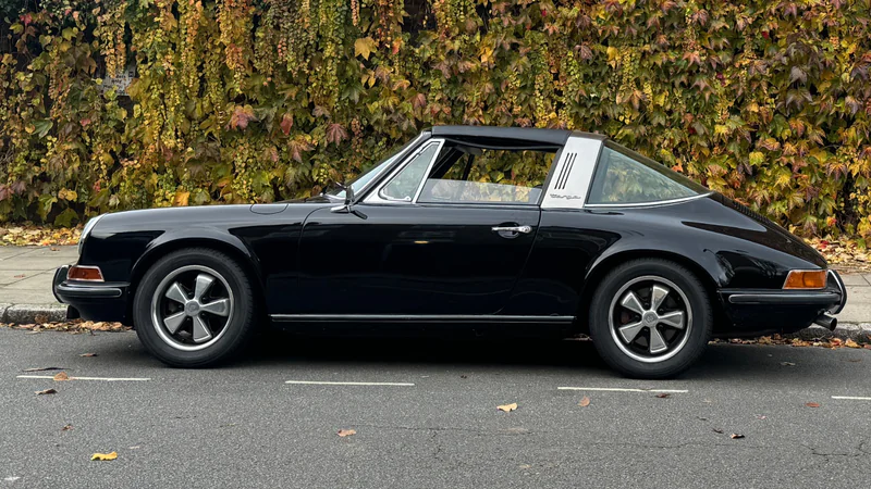 1970 Porsche 911 Targa in London 9