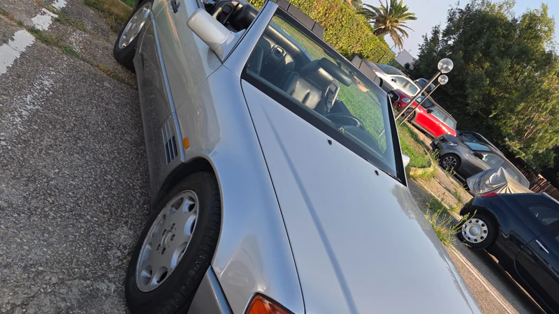 1992 Mercedes-Benz 500SL in Rome 2