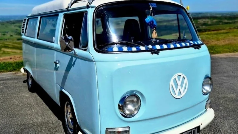 1972 Volkswagen T2 Bay Window in Ossett 2