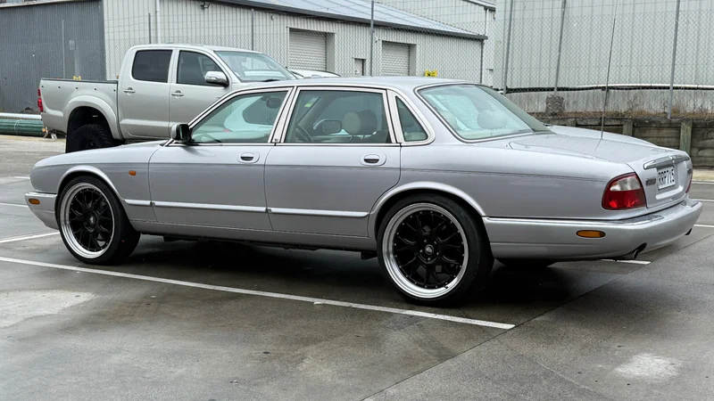 2000 Jaguar XJ8 in Cambridge 5