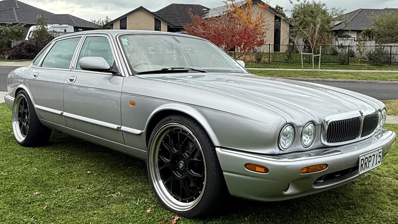 2000 Jaguar XJ8 in Cambridge 2