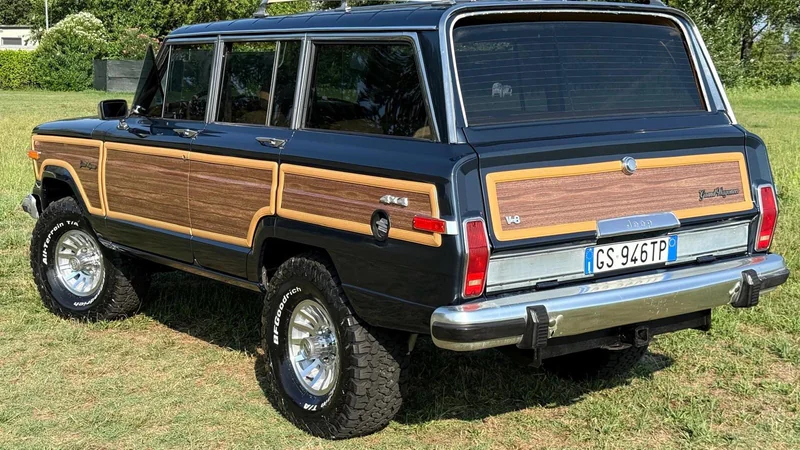 1988 Jeep Grand Wagoneer in Rome 5