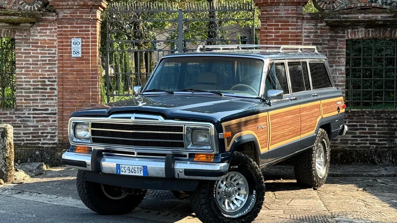 1988 Jeep Grand Wagoneer in Rome 3
