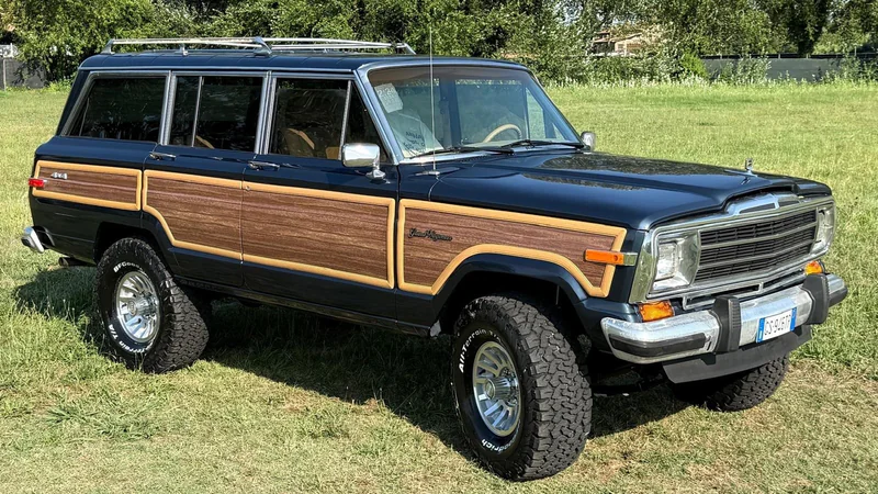 1988 Jeep Grand Wagoneer in Rome 2