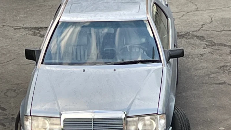 1986 Mercedes-Benz 300e W124 in A Coruña 2