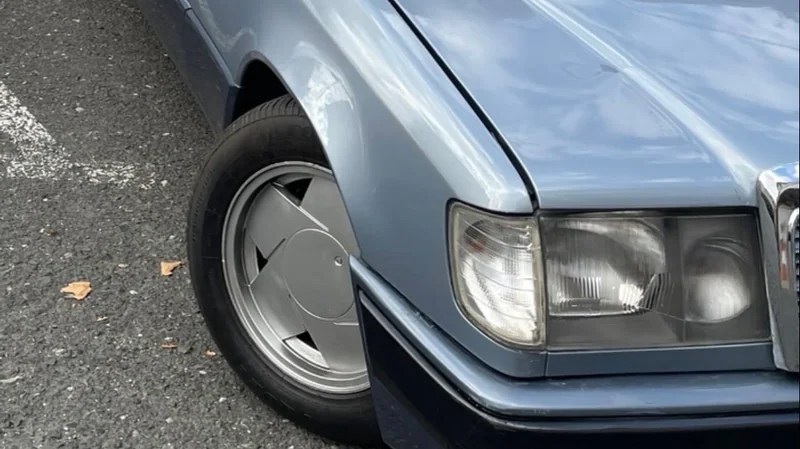 1986 Mercedes-Benz 300e W124 in A Coruña 11