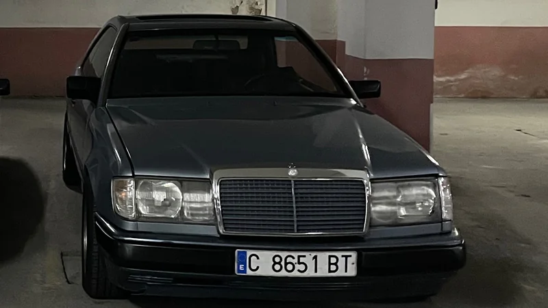 1986 Mercedes-Benz 300e W124 in A Coruña 5