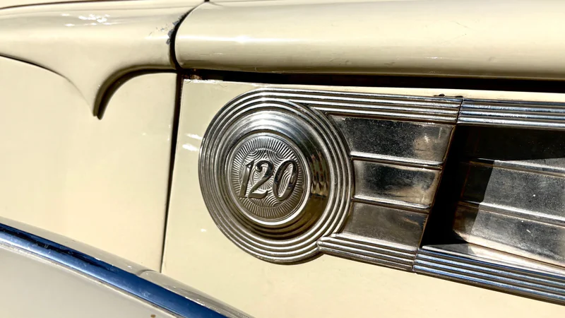 1940 Packard 120 in Granada 6