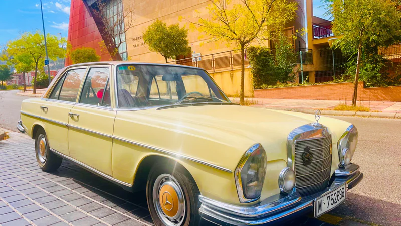 1969 Mercedes-Benz 250SE in Jaén 2