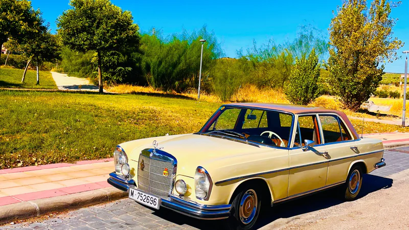 1969 Mercedes-Benz 250SE in Jaén 3
